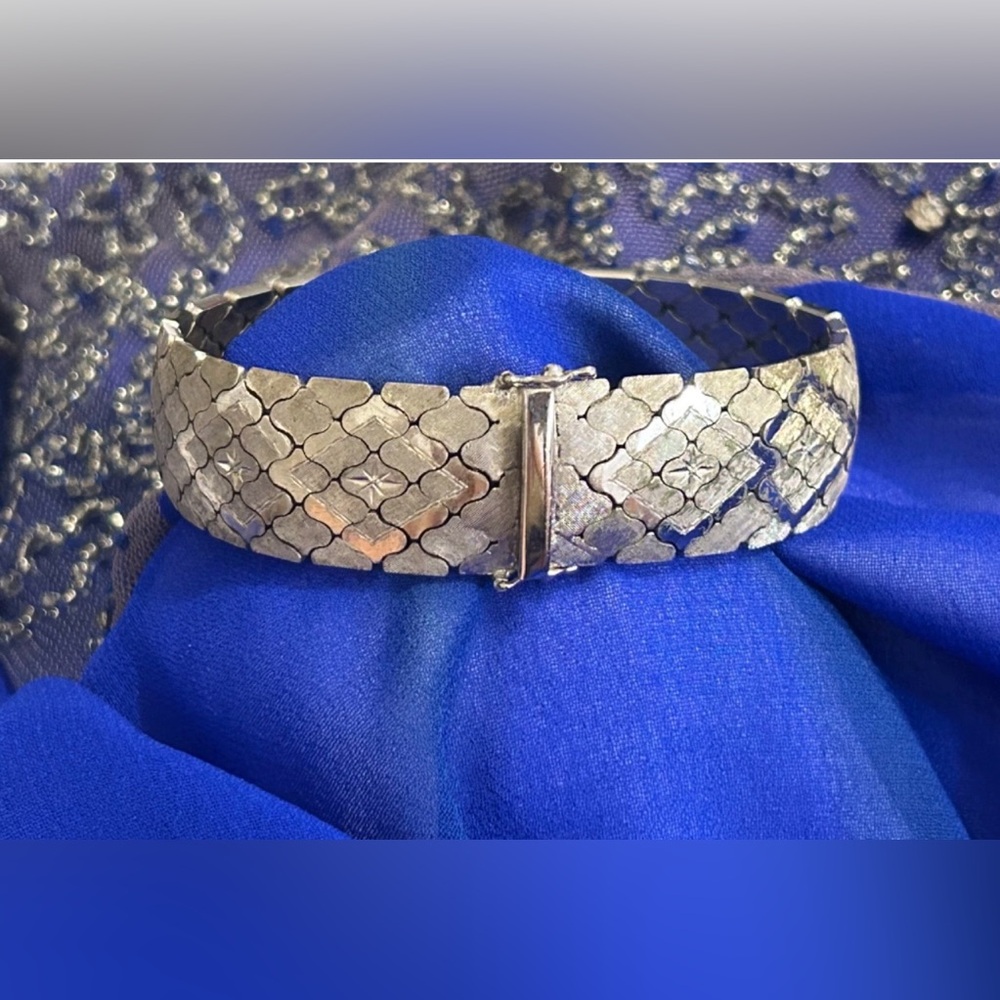 Vintage ITALY 925 Quatrefoil Mesh Bracelet Etched 8" Heavy Double lock Beautiful